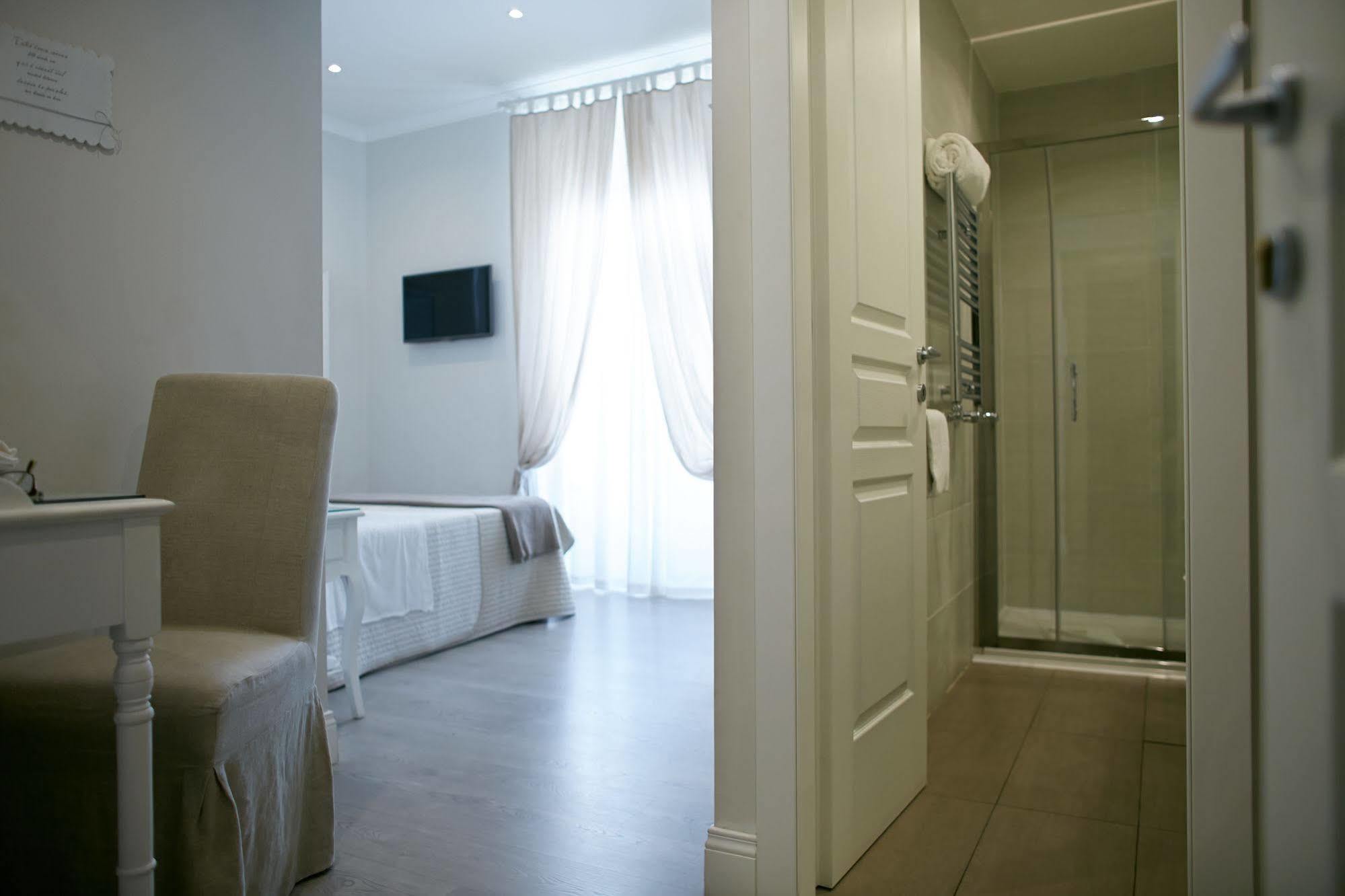 ชาร์ม แอนด์ ชิค Bed & Breakfast โรม ภายนอก รูปภาพ