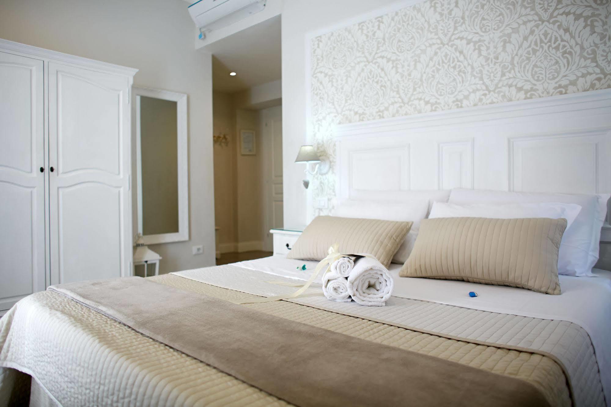ชาร์ม แอนด์ ชิค Bed & Breakfast โรม ภายนอก รูปภาพ