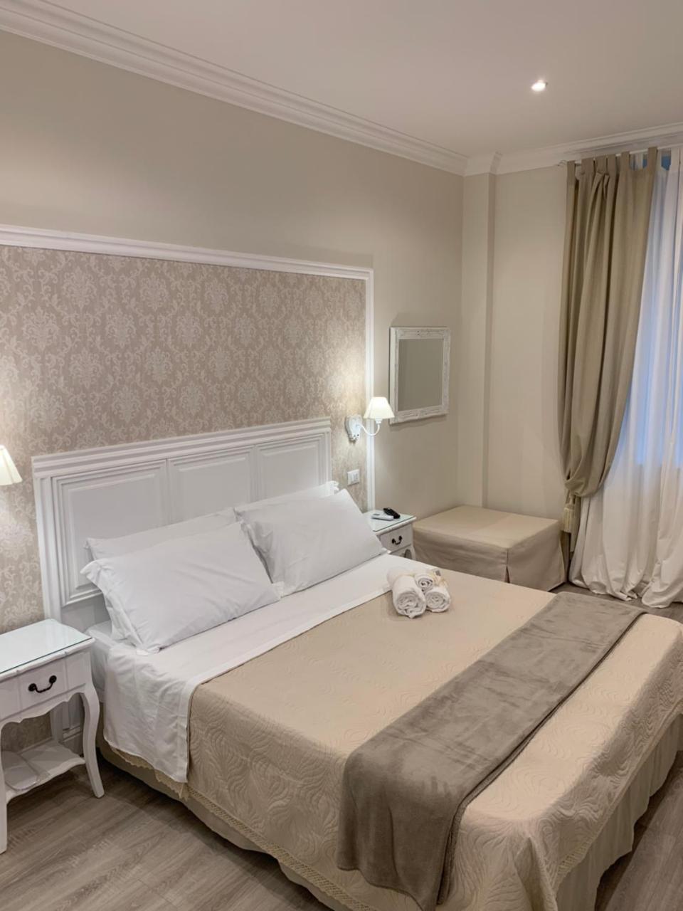 ชาร์ม แอนด์ ชิค Bed & Breakfast โรม ภายนอก รูปภาพ