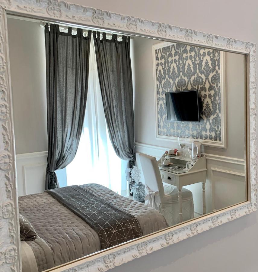ชาร์ม แอนด์ ชิค Bed & Breakfast โรม ภายนอก รูปภาพ
